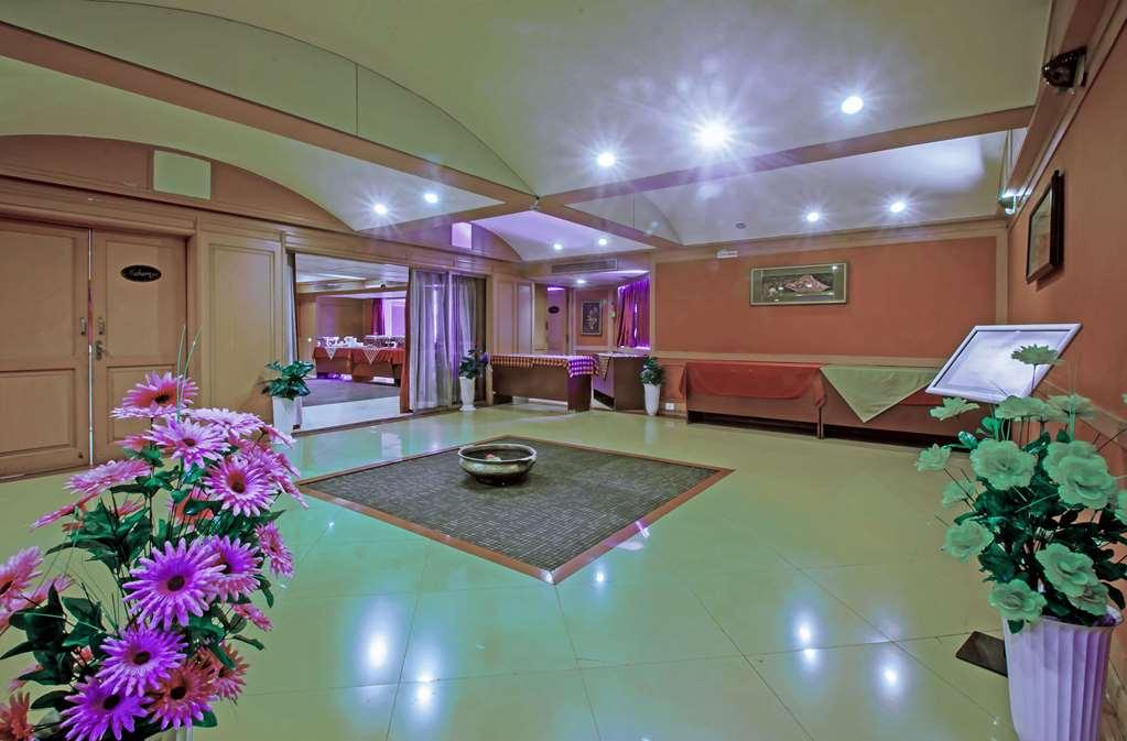 Quality Inn Regency, Nashik Interieur foto