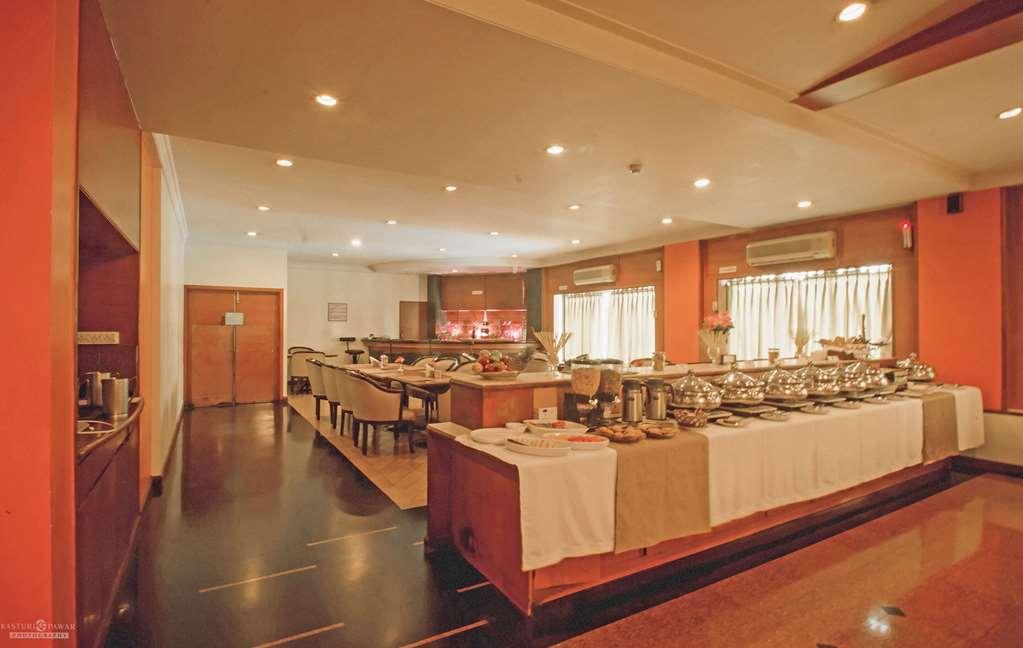 Quality Inn Regency, Nashik Restaurant foto