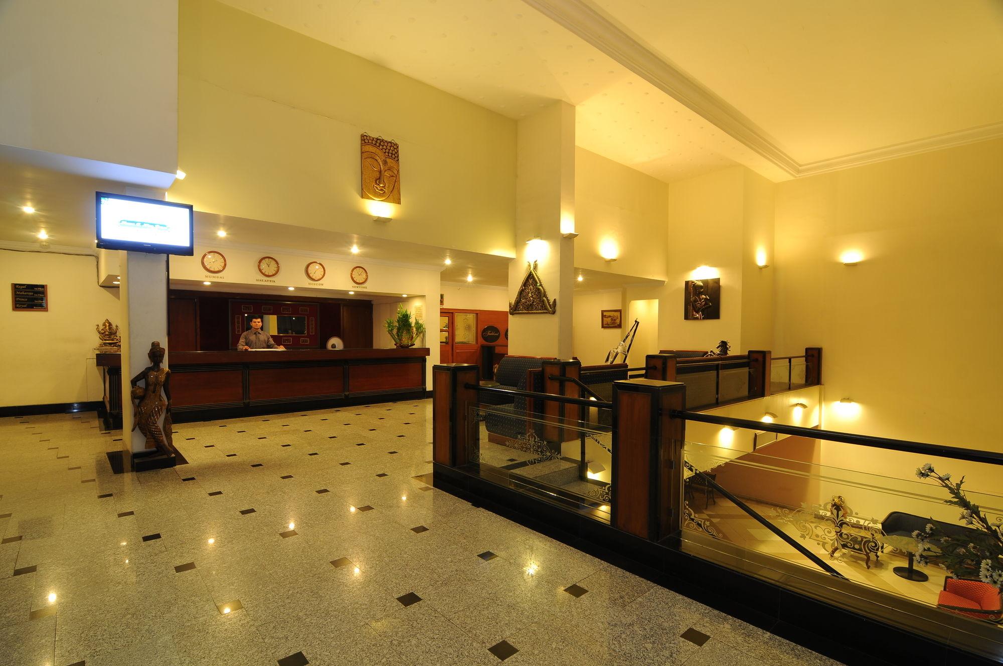 Quality Inn Regency, Nashik Buitenkant foto