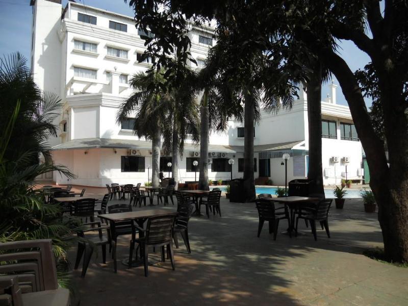 Quality Inn Regency, Nashik Buitenkant foto