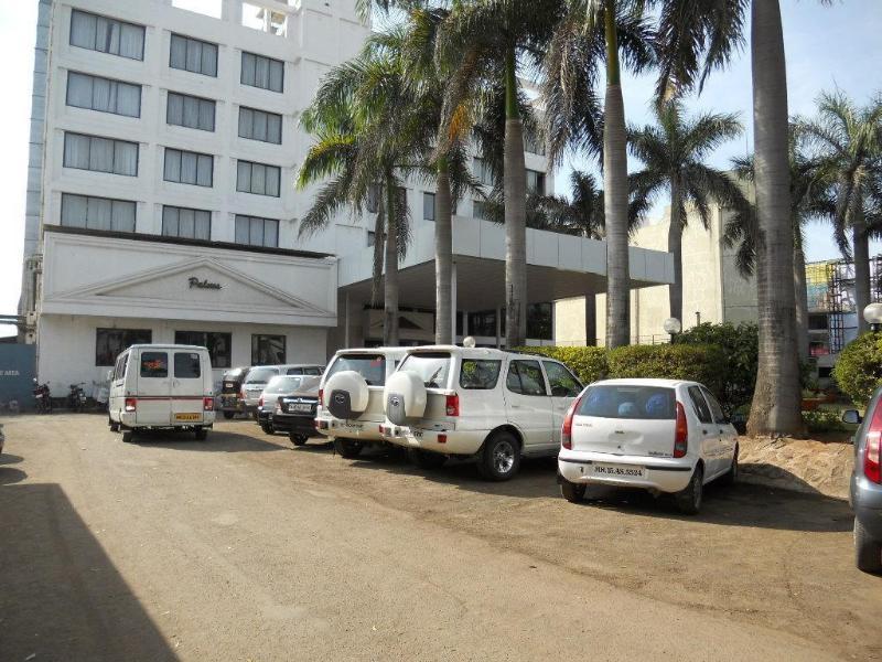 Quality Inn Regency, Nashik Buitenkant foto