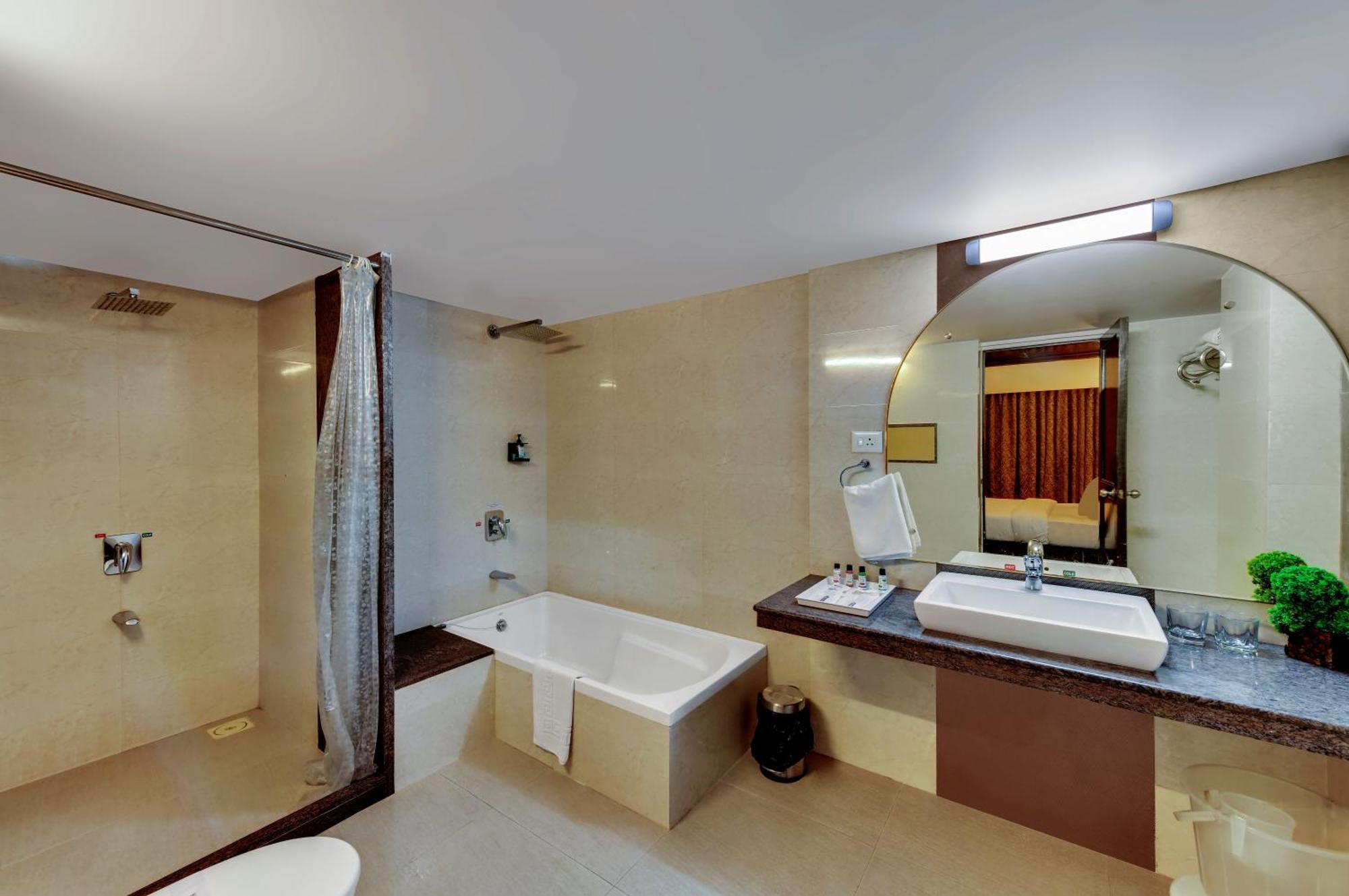 Quality Inn Regency, Nashik Buitenkant foto