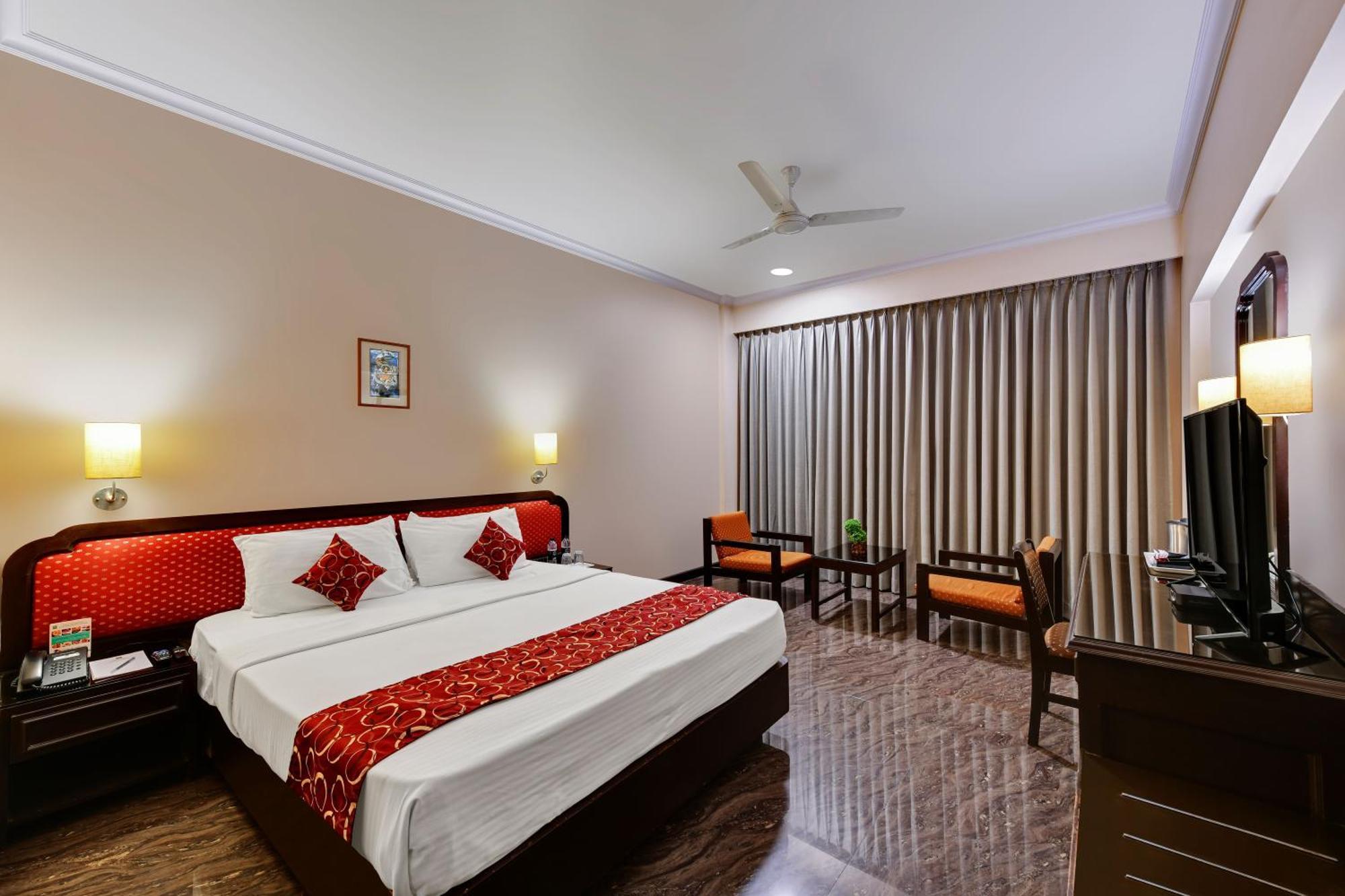 Quality Inn Regency, Nashik Buitenkant foto