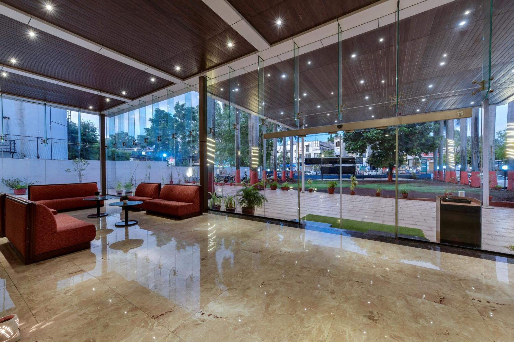 Quality Inn Regency, Nashik Buitenkant foto