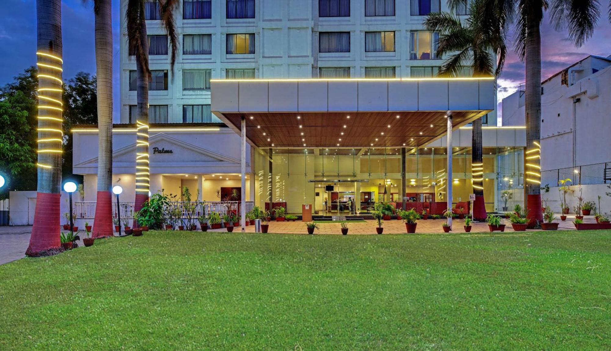 Quality Inn Regency, Nashik Buitenkant foto