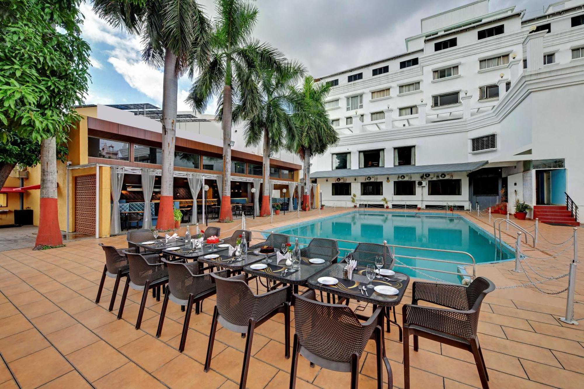 Quality Inn Regency, Nashik Buitenkant foto