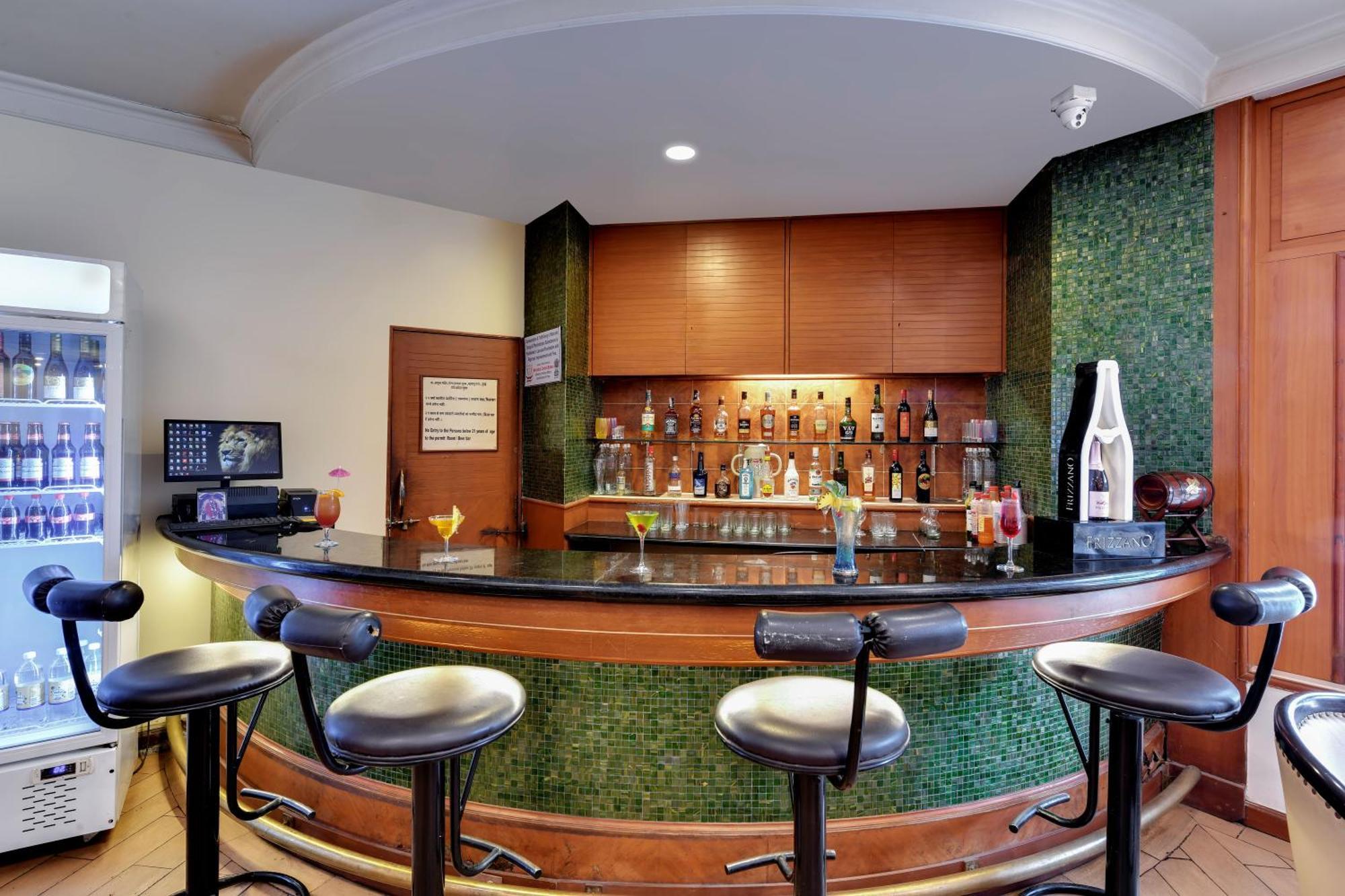 Quality Inn Regency, Nashik Buitenkant foto