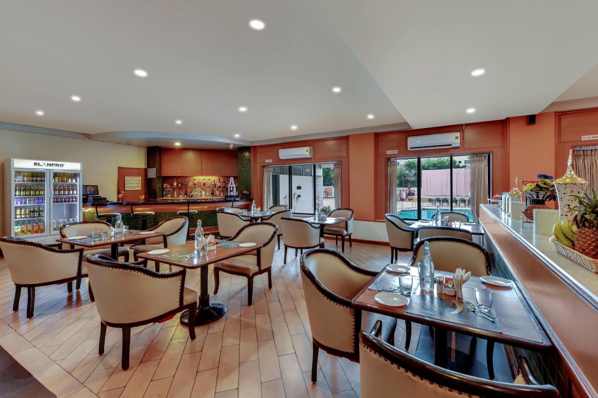 Quality Inn Regency, Nashik Buitenkant foto