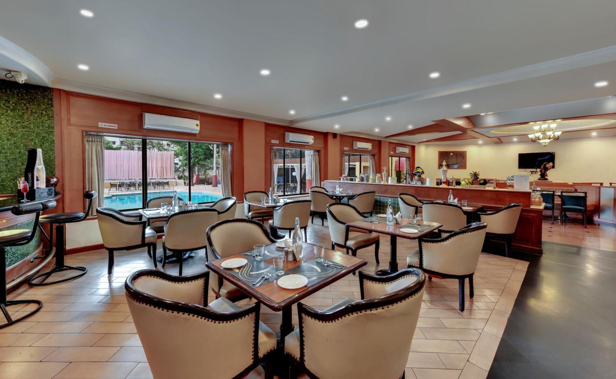 Quality Inn Regency, Nashik Buitenkant foto