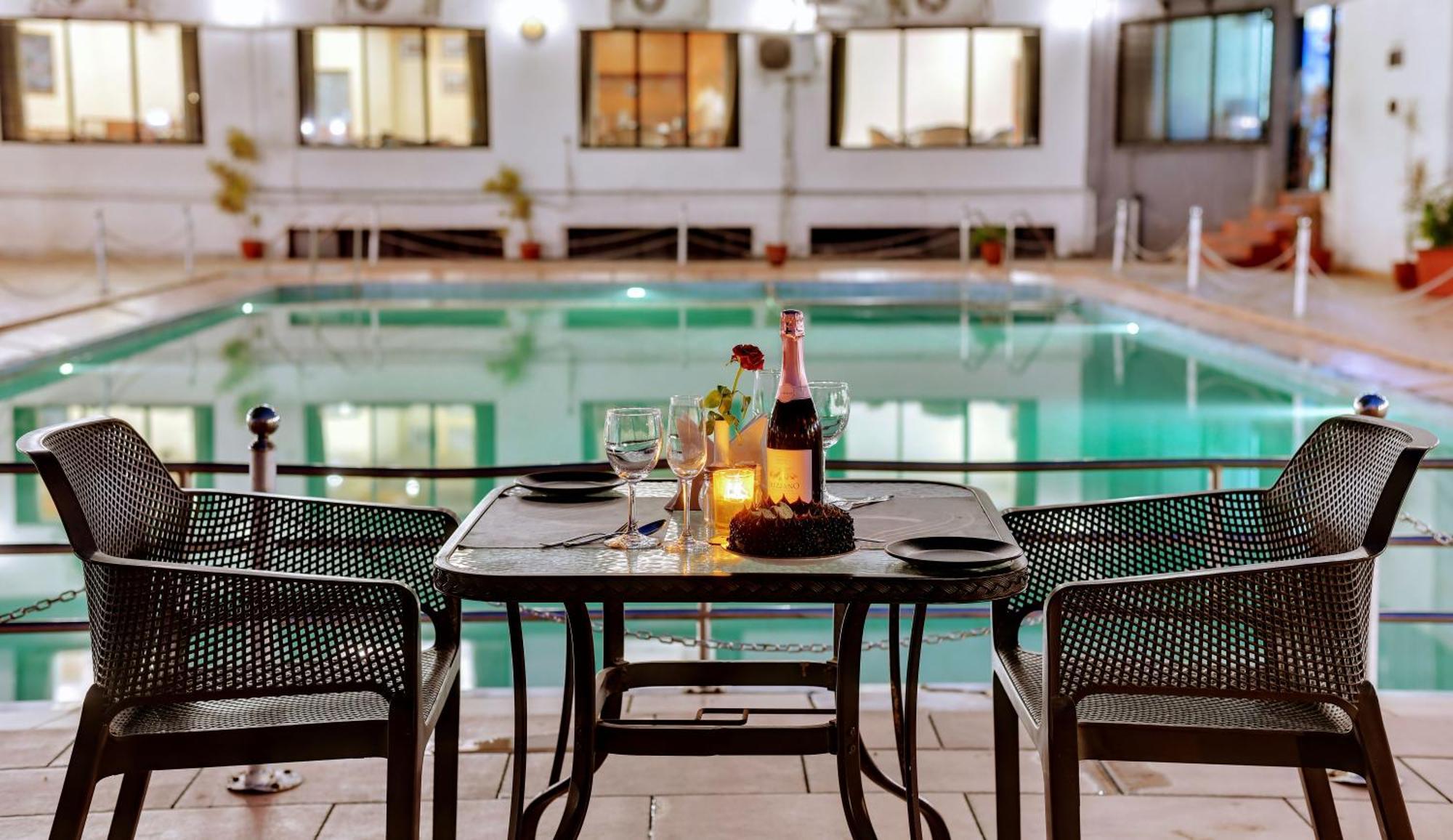 Quality Inn Regency, Nashik Buitenkant foto