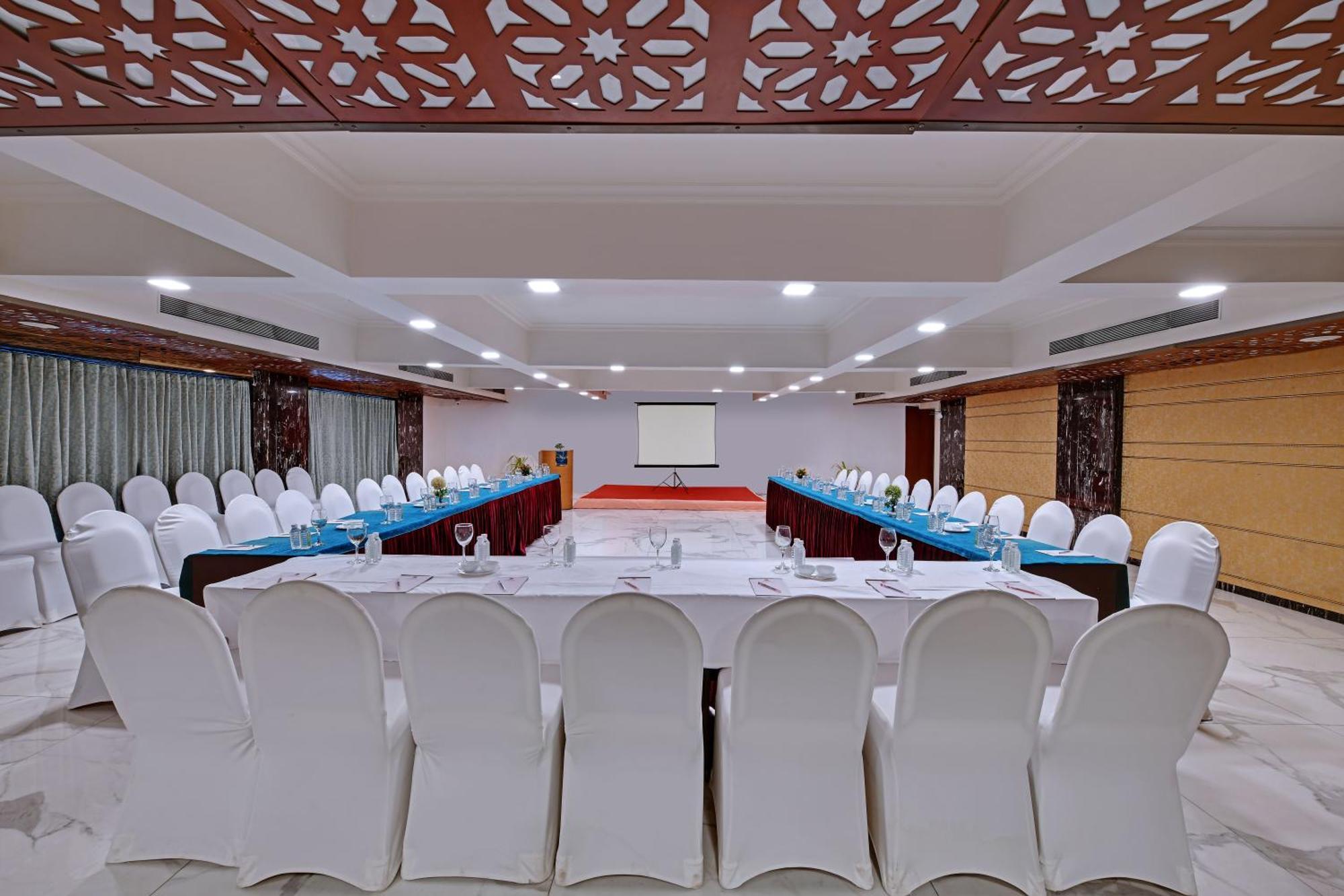 Quality Inn Regency, Nashik Buitenkant foto