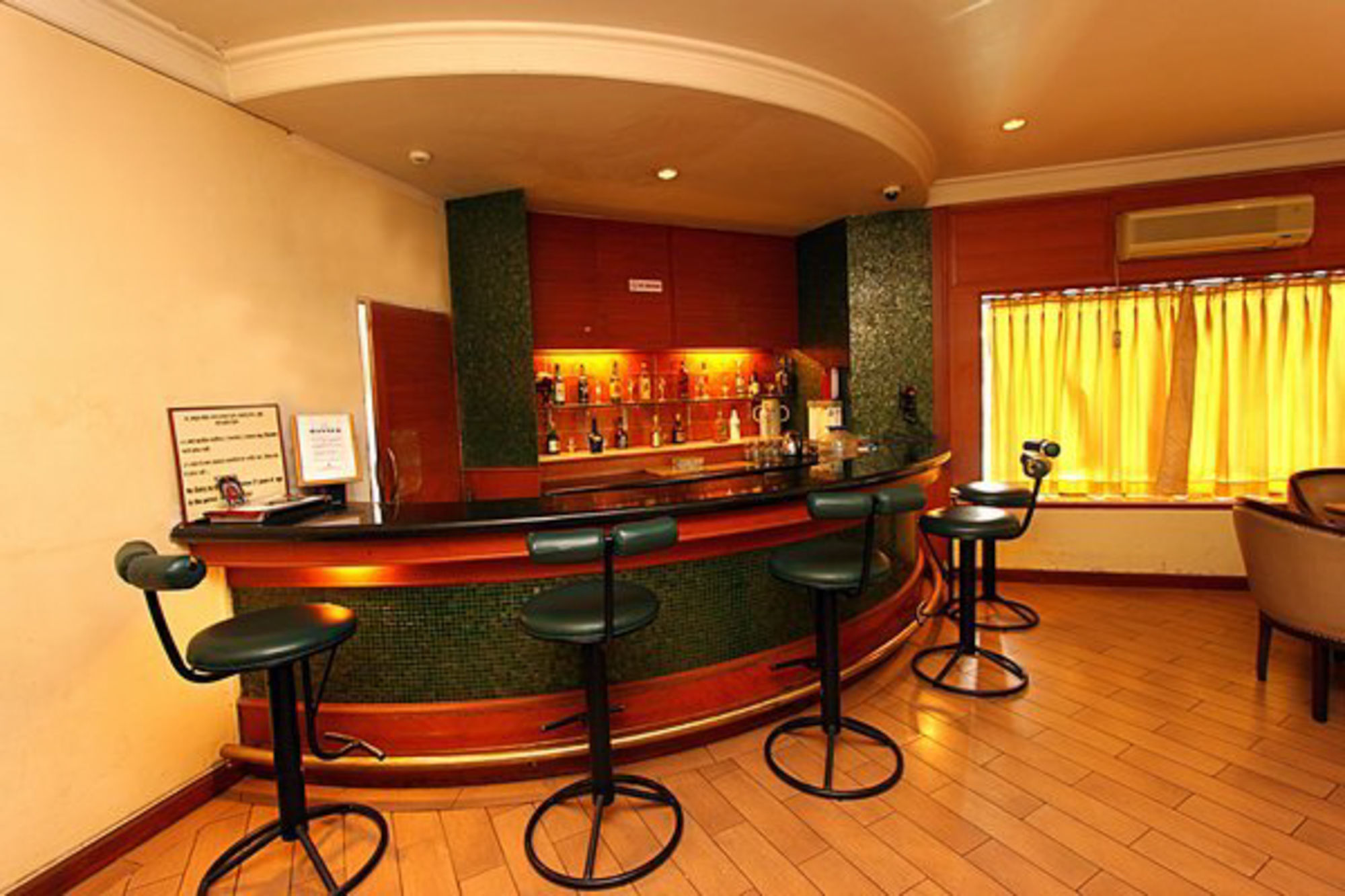 Quality Inn Regency, Nashik Buitenkant foto
